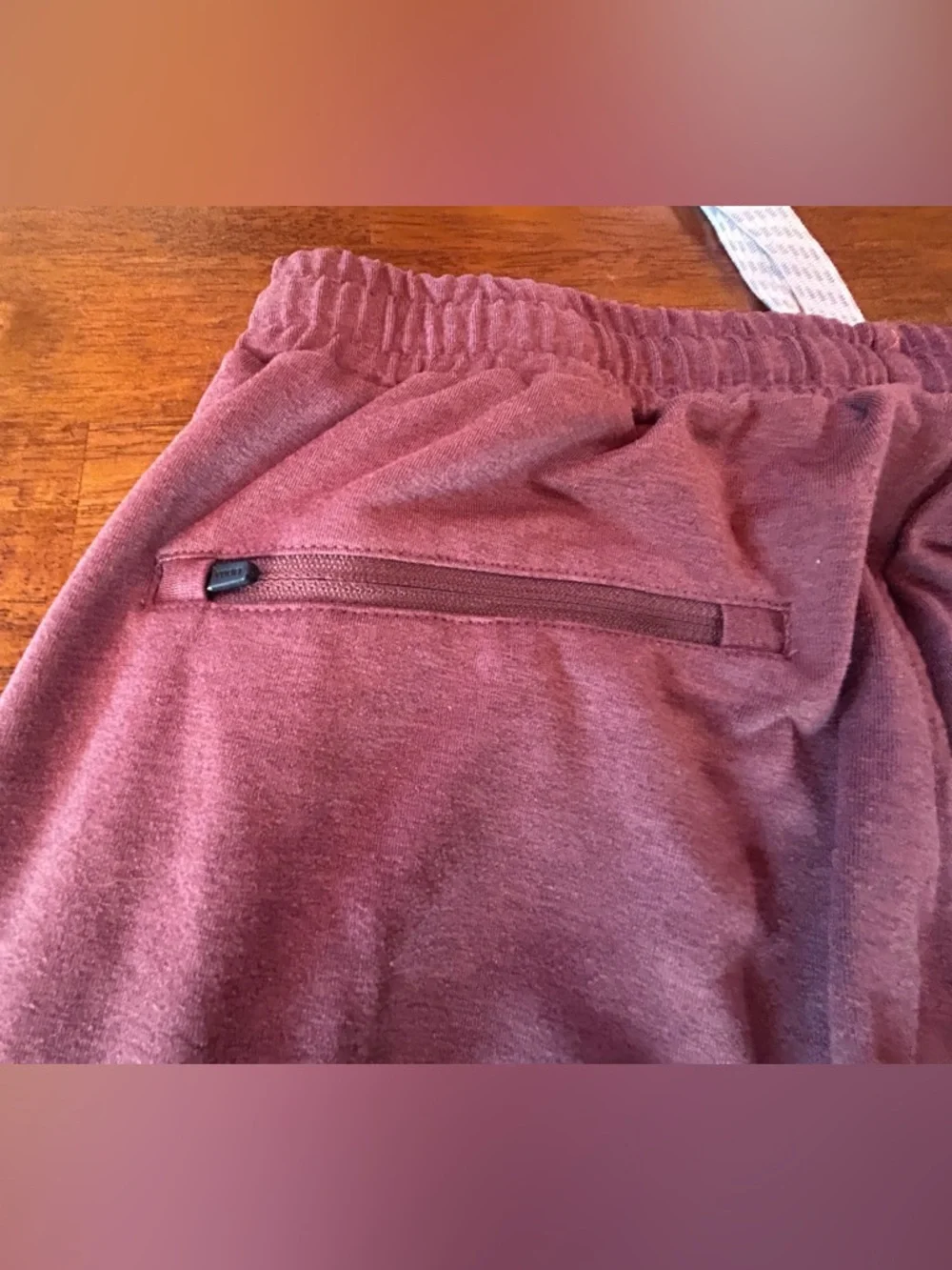 Vuori Men's Sunday Performance Joggers / heathered maroon color